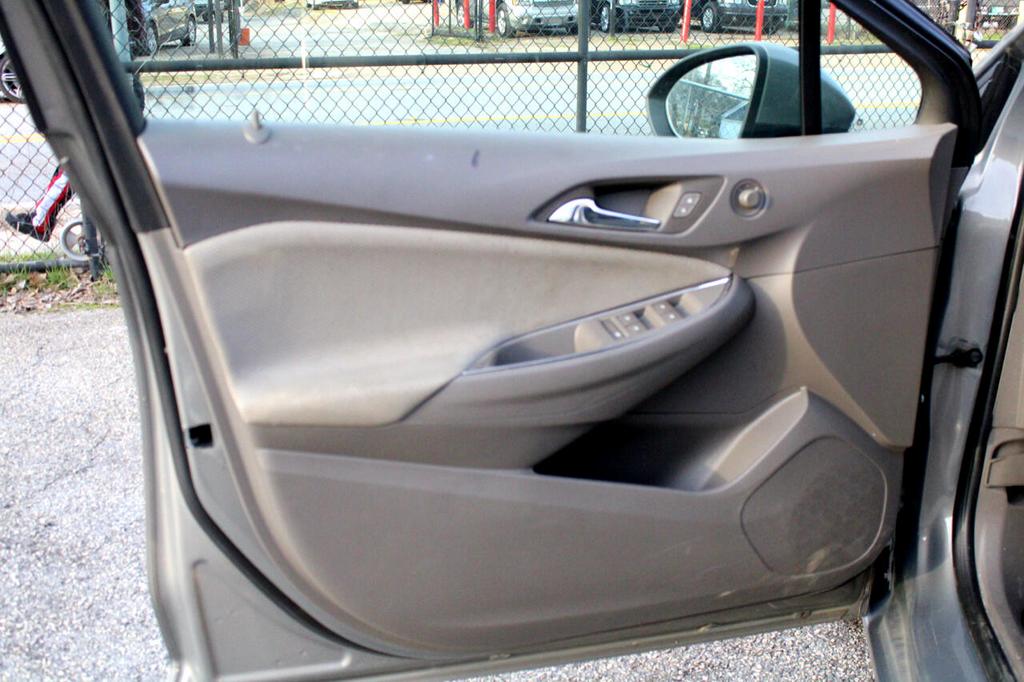 2018 Chevrolet Cruze LT Auto Hatchback photo