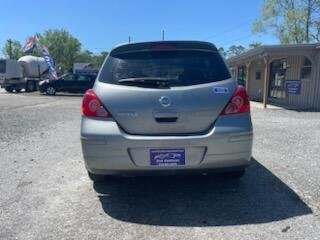 2011 Nissan Versa 1.8 S photo