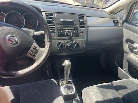 2011 Nissan Versa 1.8 S photo