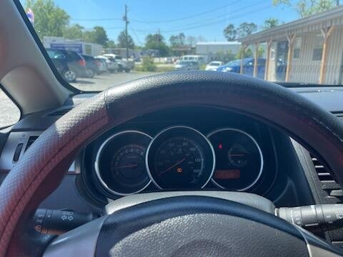 2011 Nissan Versa 1.8 S photo