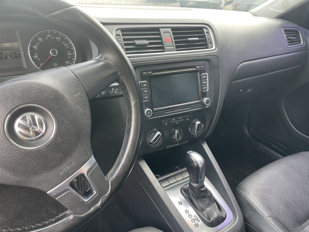 2012 Volkswagen Jetta - $10,995