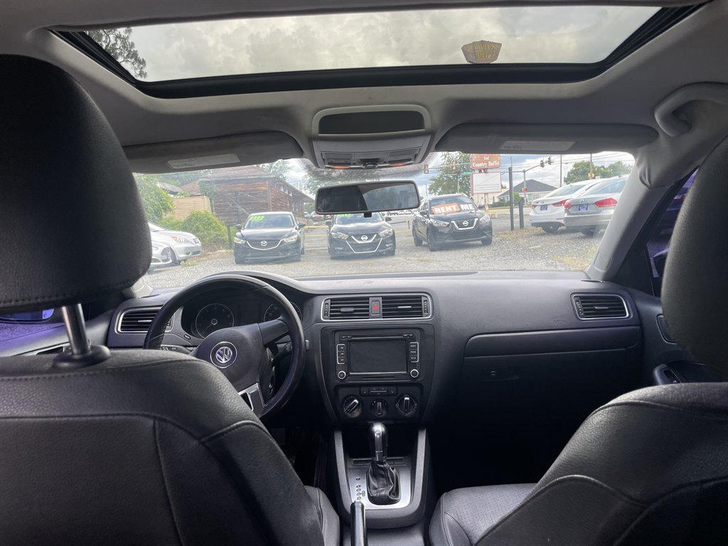 2012 Volkswagen Jetta - $10,995