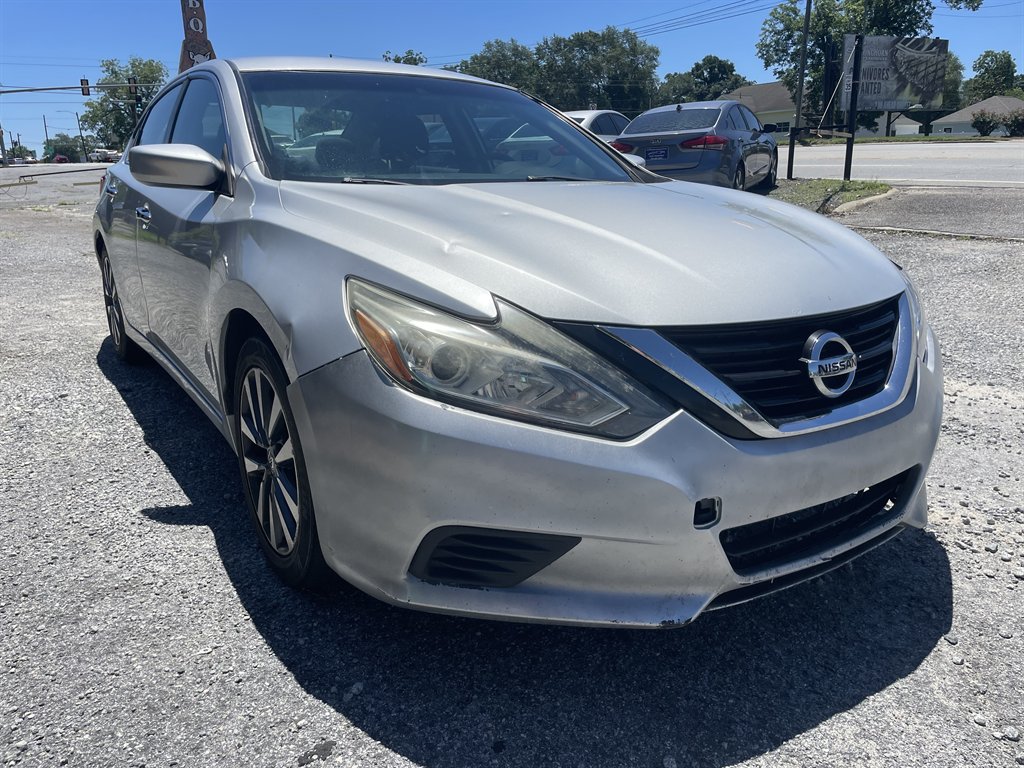 2017 Nissan Altima - $14,995
