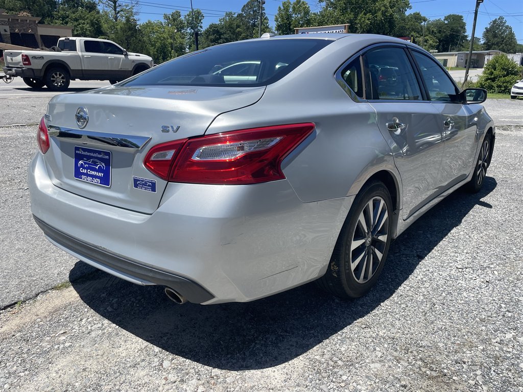 2017 Nissan Altima - $14,995