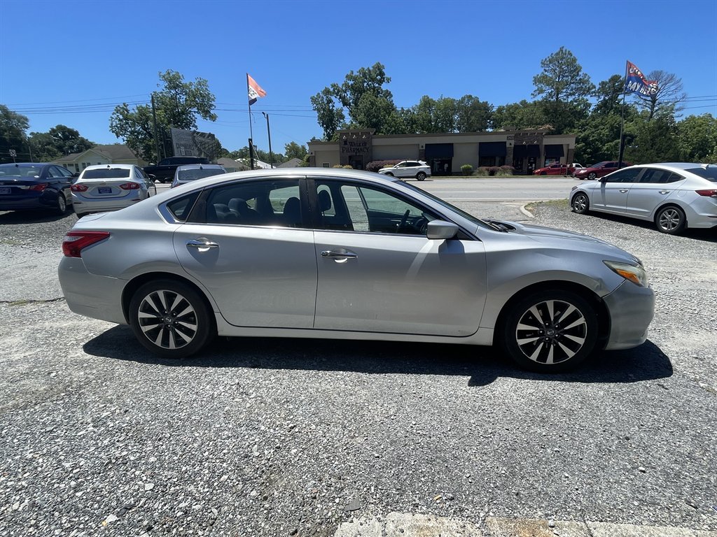 2017 Nissan Altima - $14,995