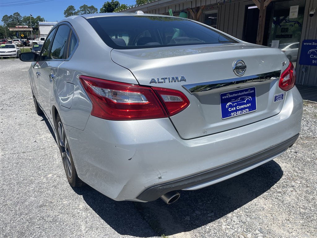 2017 Nissan Altima - $14,995