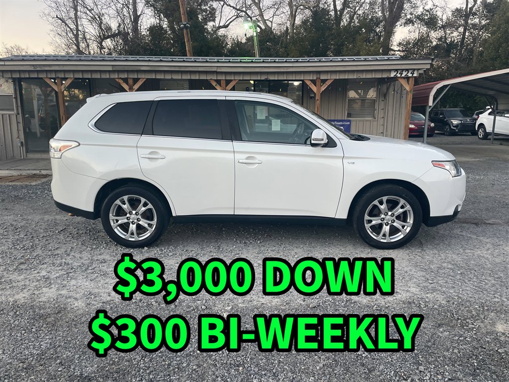 2014 Mitsubishi Outlander - $13,995