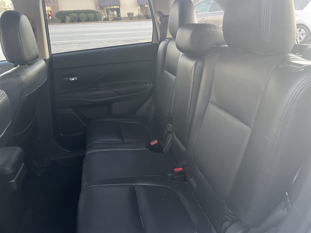 2014 Mitsubishi Outlander - $13,995