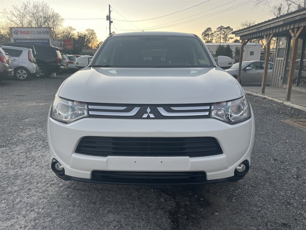 2014 Mitsubishi Outlander - $13,995