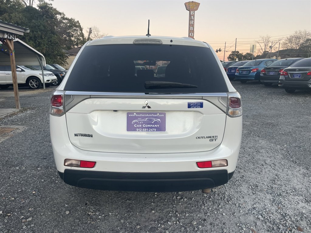 2014 Mitsubishi Outlander - $13,995
