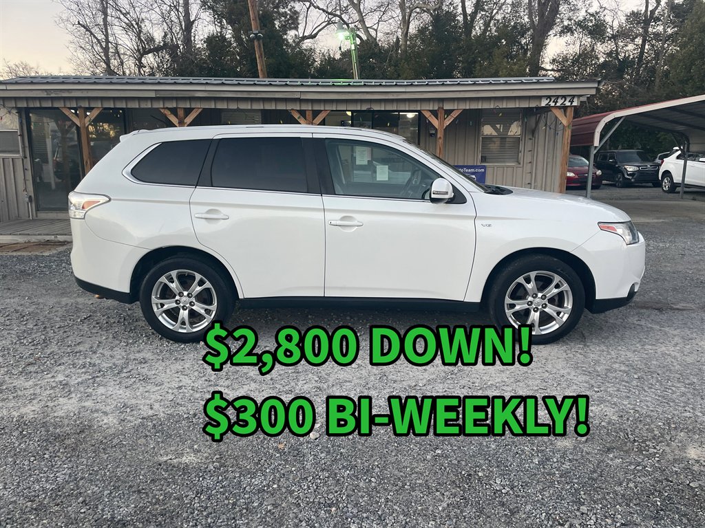 2014 Mitsubishi Outlander - $13,995