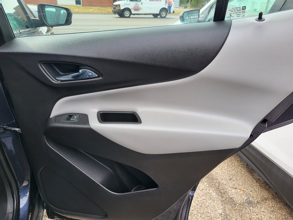 2018 Chevrolet Equinox LS photo