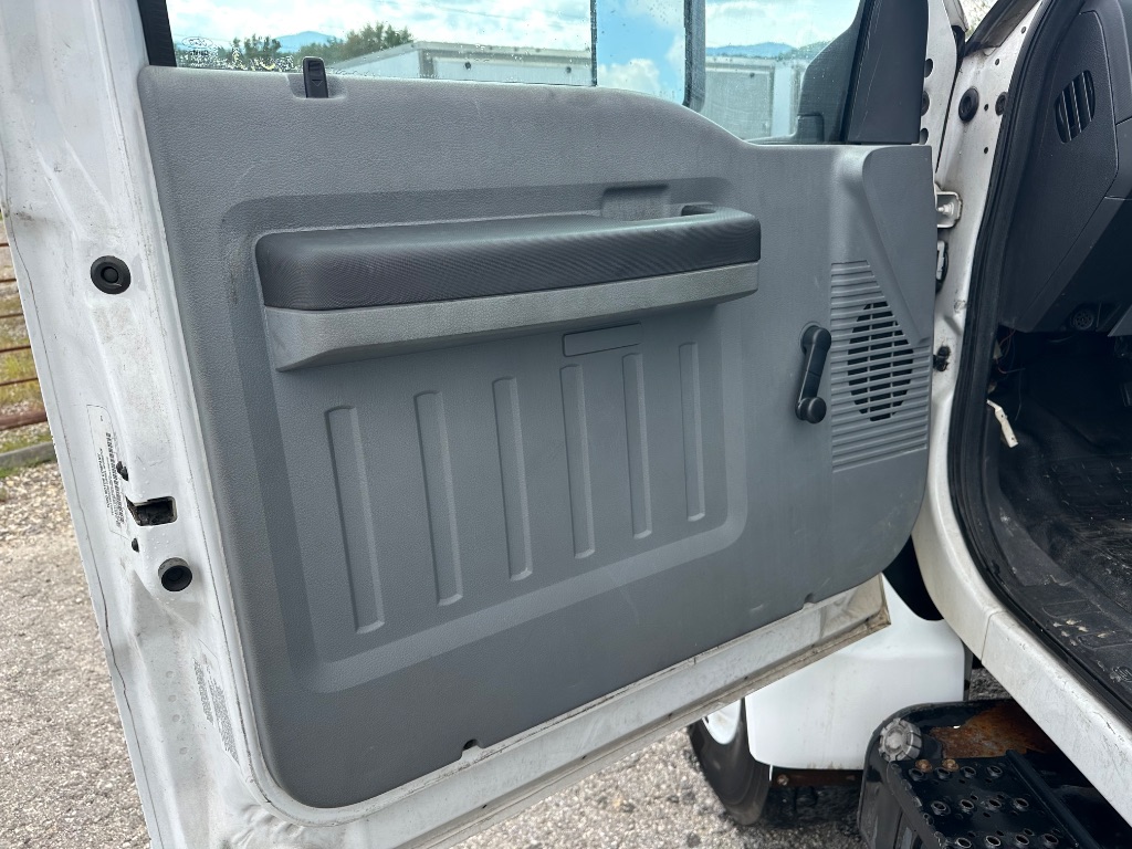 2015 Ford F-750 - $17,500