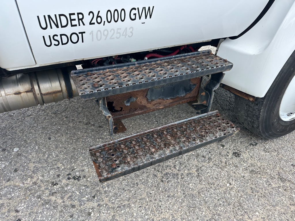 2015 Ford F-750 - $17,500