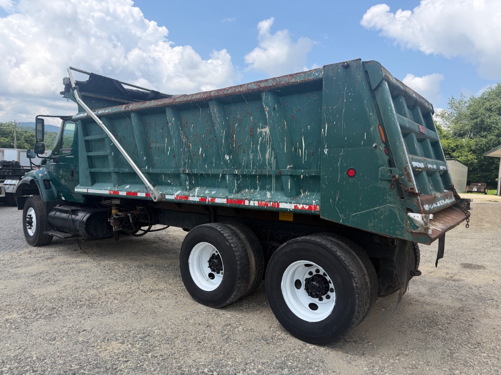 2005 INTERNATIONAL 7600 - $29,500