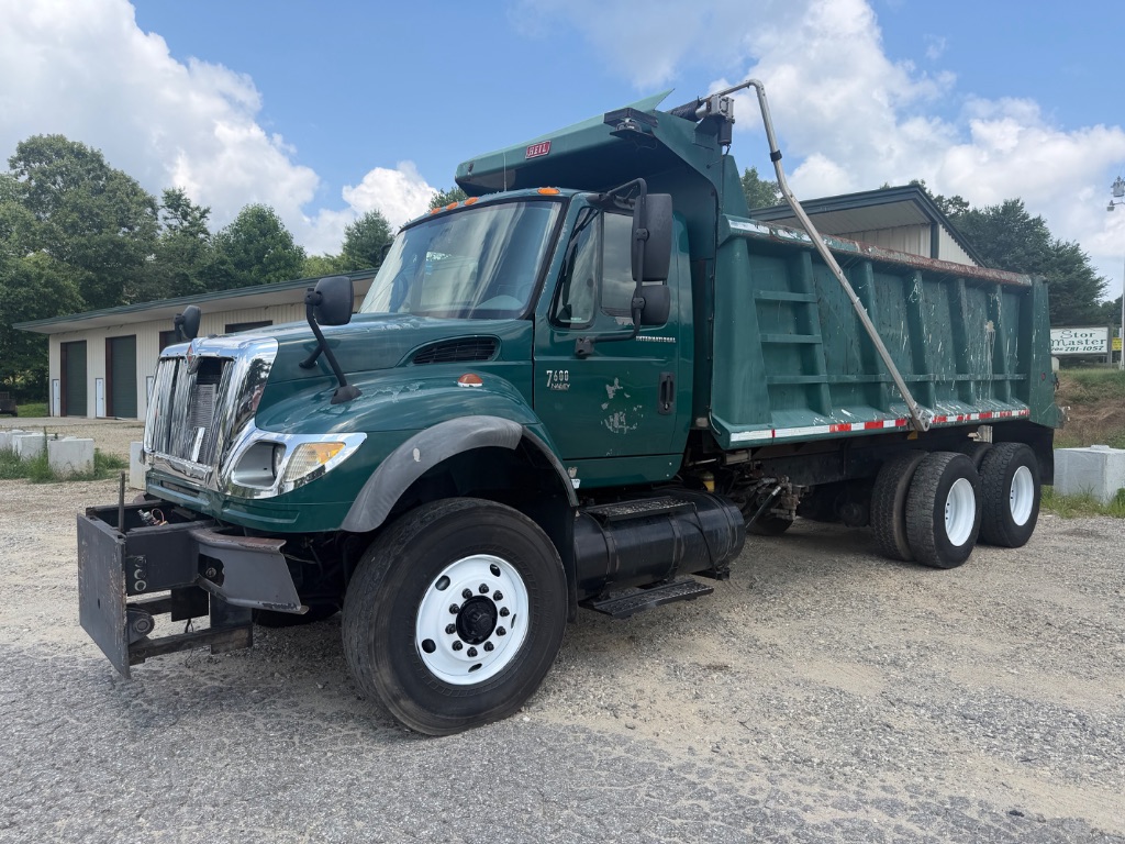 2005 INTERNATIONAL 7600 - $29,500