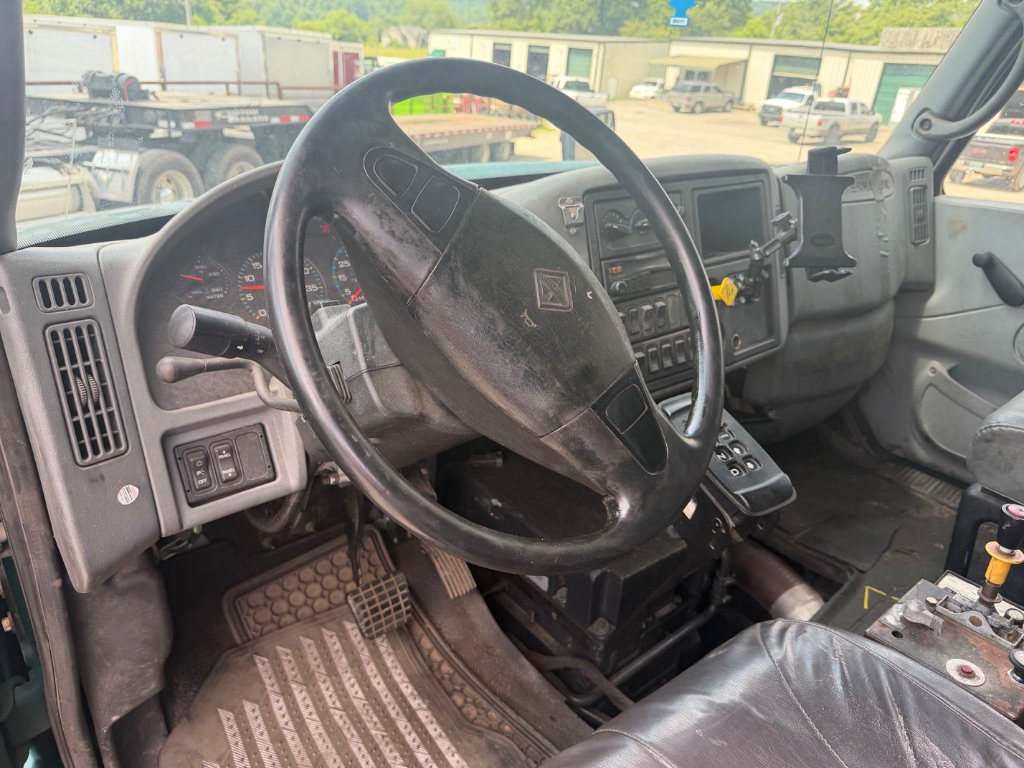 2005 INTERNATIONAL 7600 - $29,500