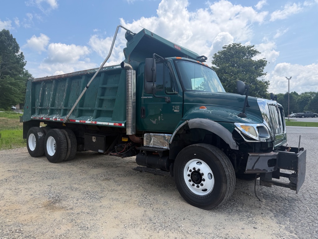 2005 INTERNATIONAL 7600 - $29,500