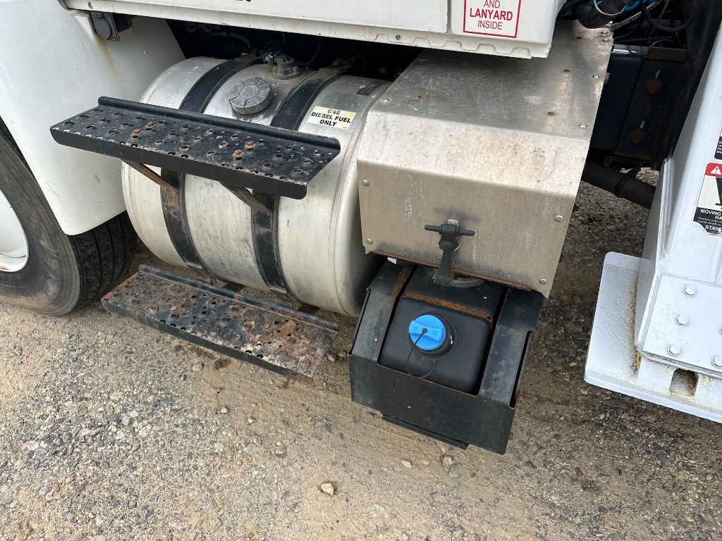 2017 International 4300 BUCKET TRUCK photo