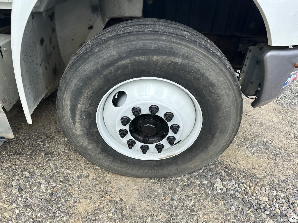 2017 International 4300 BUCKET TRUCK photo