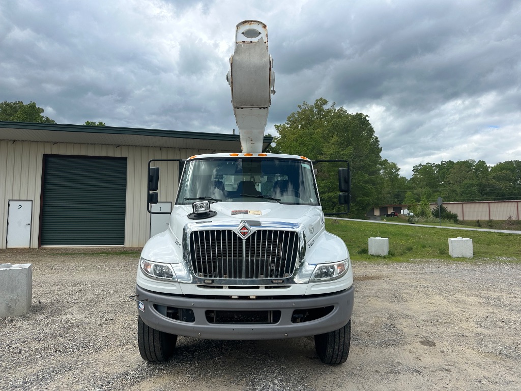 2017 International 4300 BUCKET TRUCK photo