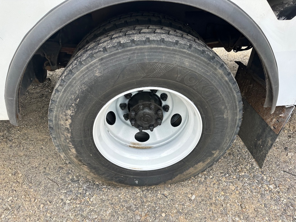 2017 International 4300 BUCKET TRUCK photo