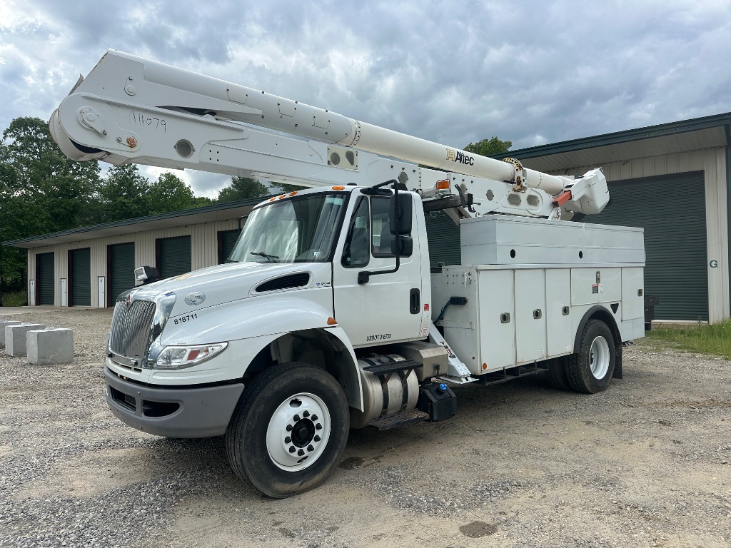 2017 International 4300 BUCKET TRUCK photo