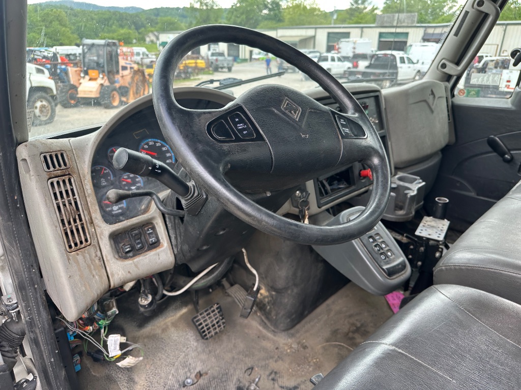 2017 International 4300 BUCKET TRUCK photo