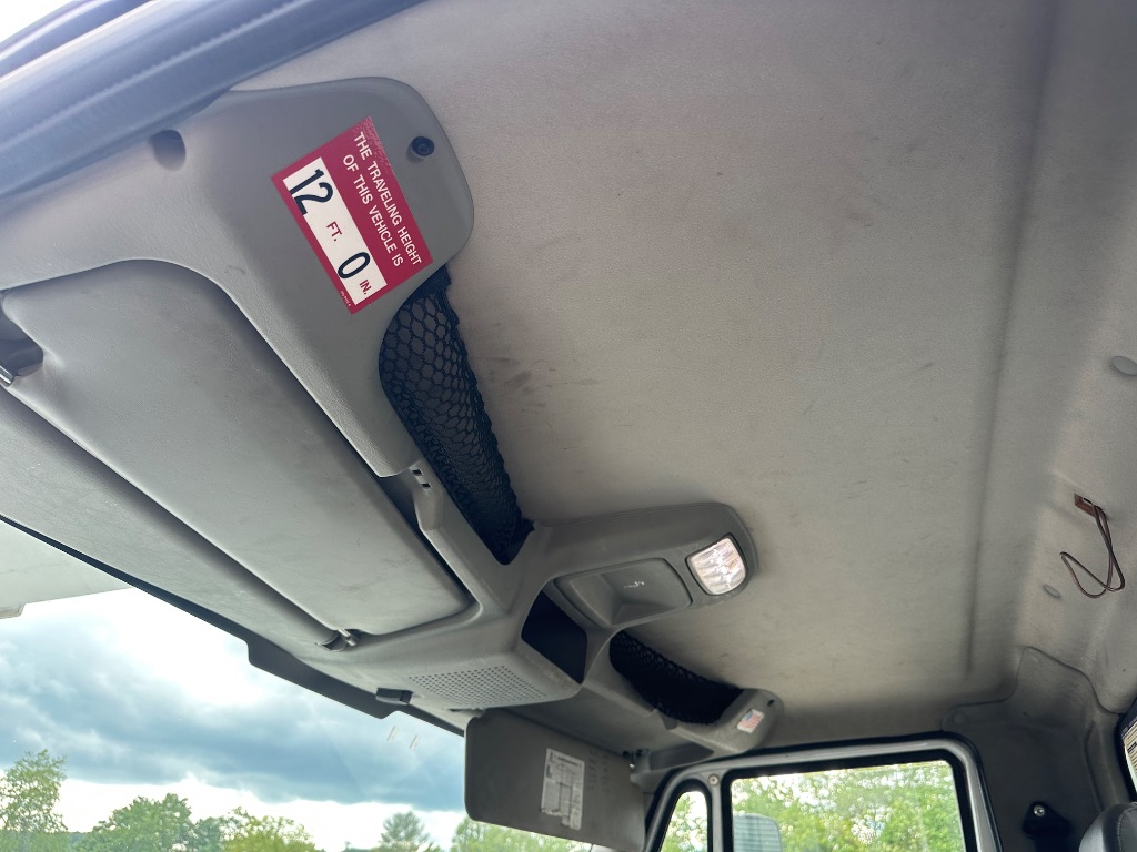 2017 International 4300 BUCKET TRUCK photo