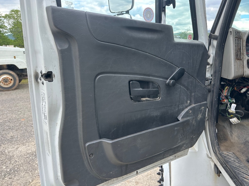 2017 International 4300 BUCKET TRUCK photo