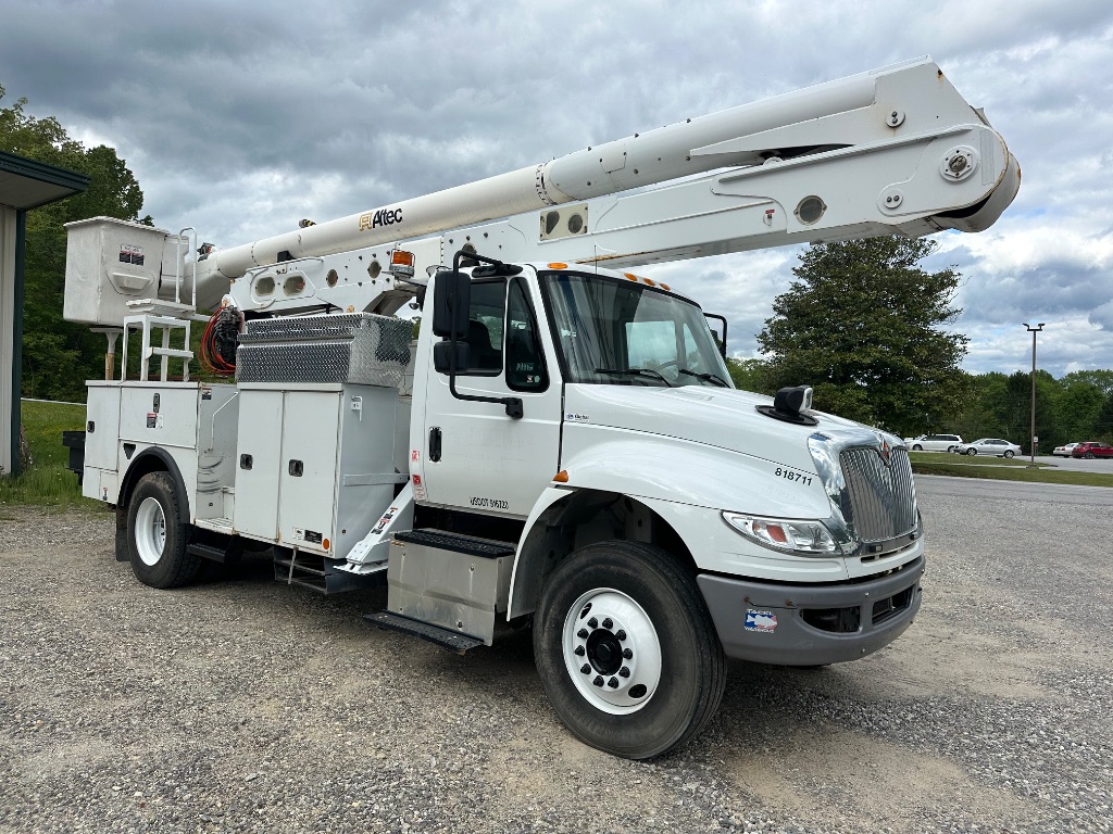2017 International 4300 BUCKET TRUCK photo