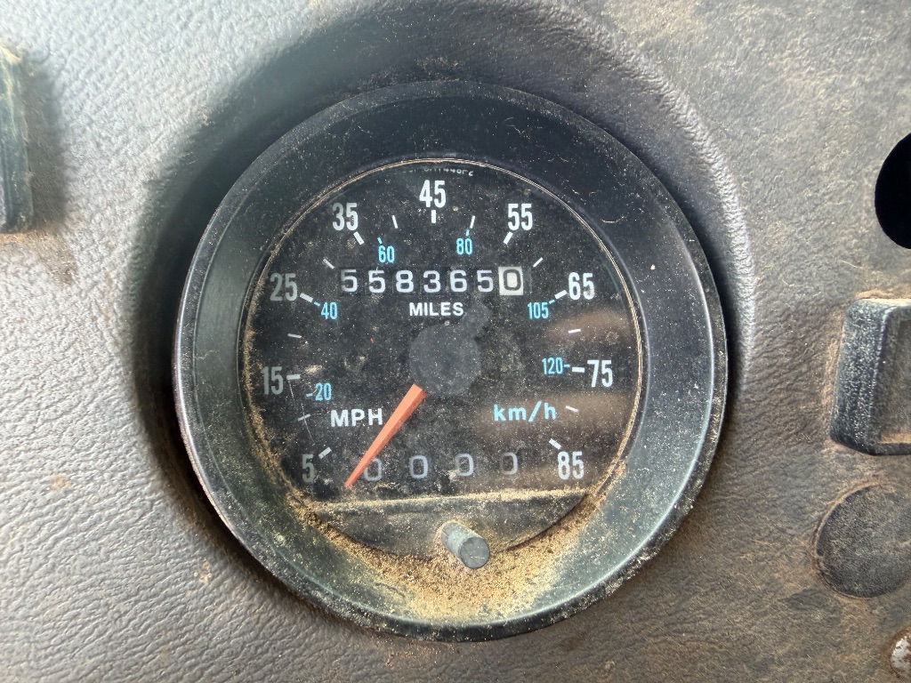 1999 MACK RD690S  - $24,500