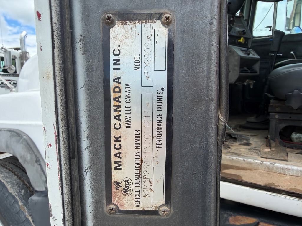 1999 MACK RD690S  - $24,500