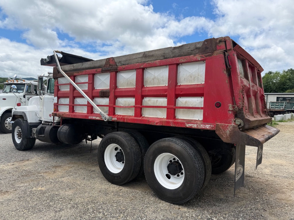 1999 MACK RD690S  - $24,500