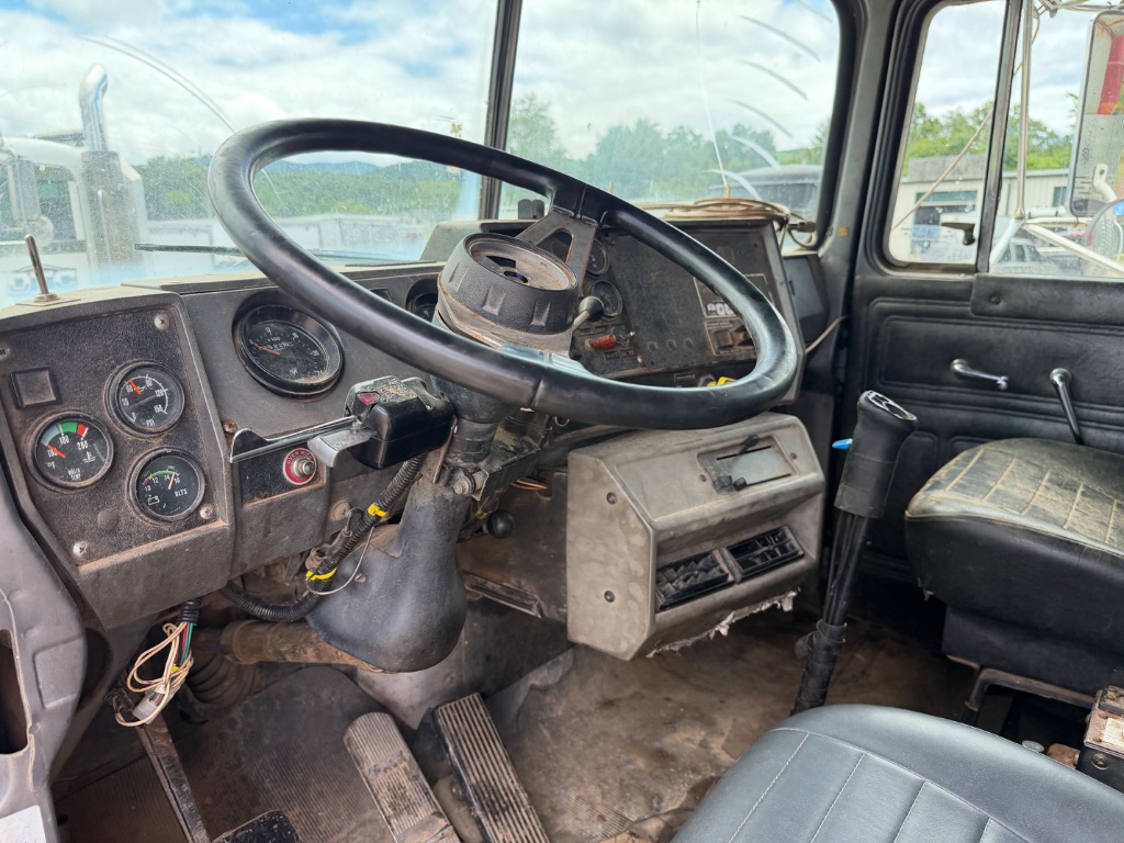 1999 MACK RD690S  - $24,500