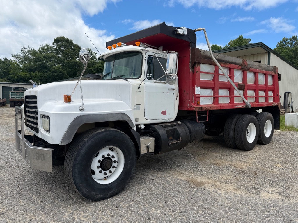 1999 MACK RD690S  - $24,500