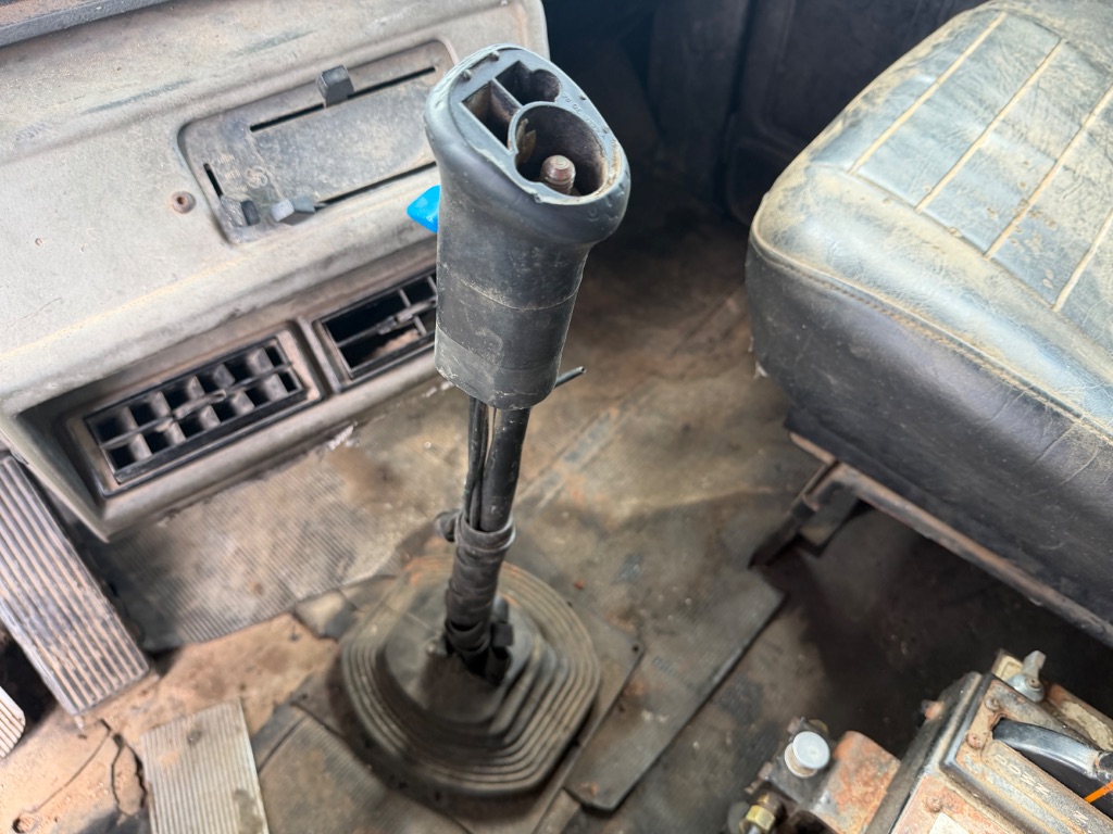 1999 MACK RD690S  - $24,500