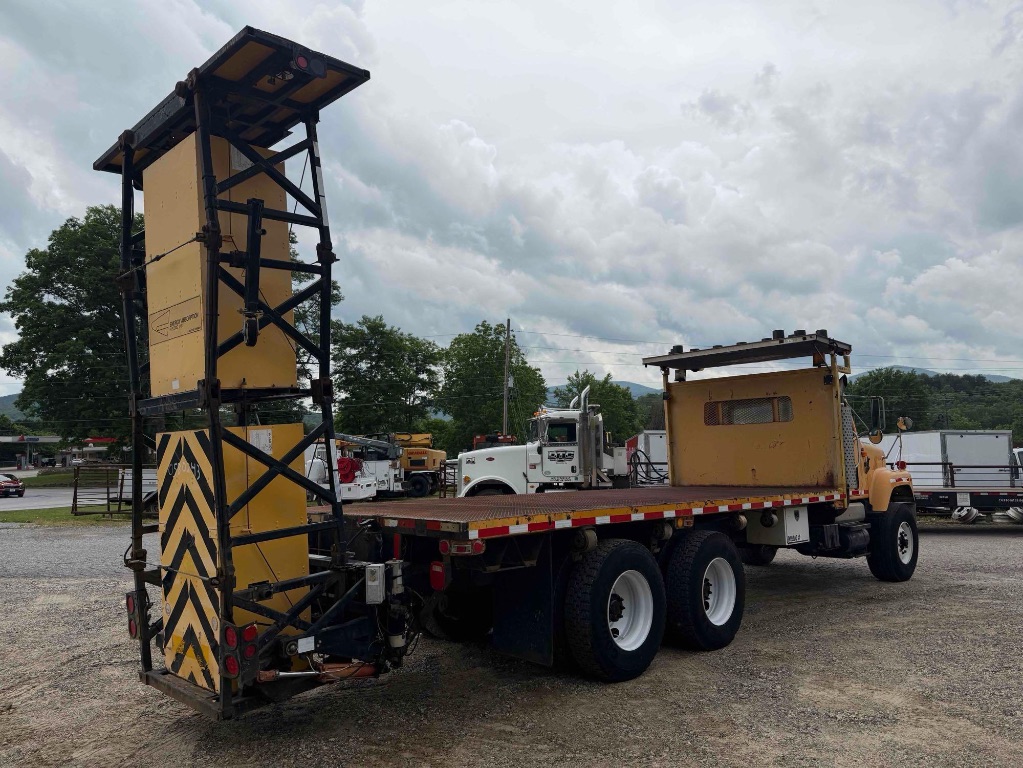1995 International F-2574 - $12,500