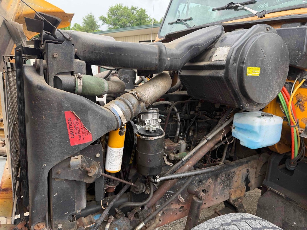 1995 International F-2574 - $12,500