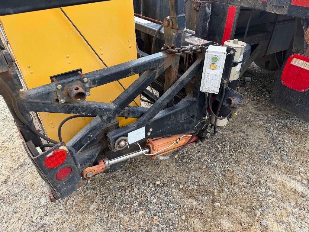 1995 International F-2574 - $12,500