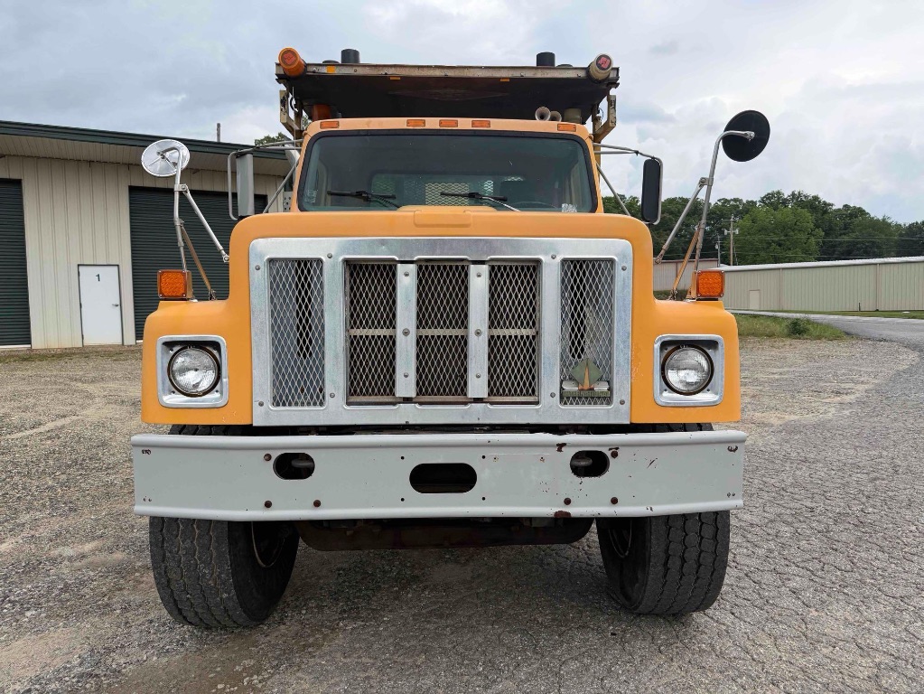 1995 International F-2574 - $12,500
