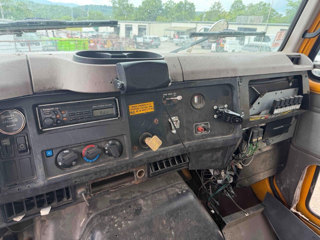 1995 International F-2574 - $12,500