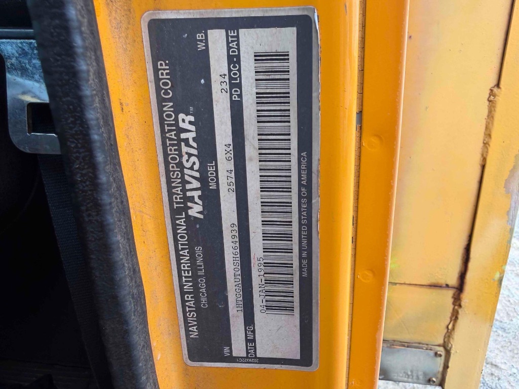 1995 International F-2574 - $12,500