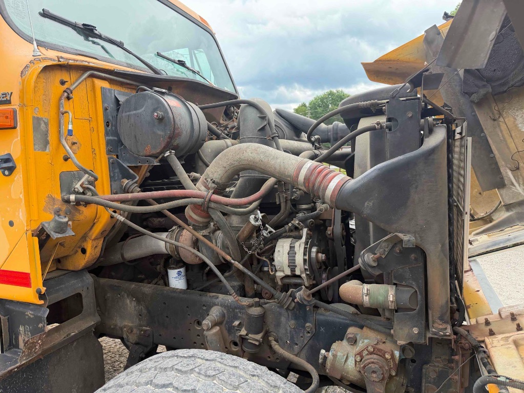 1995 International F-2574 - $12,500