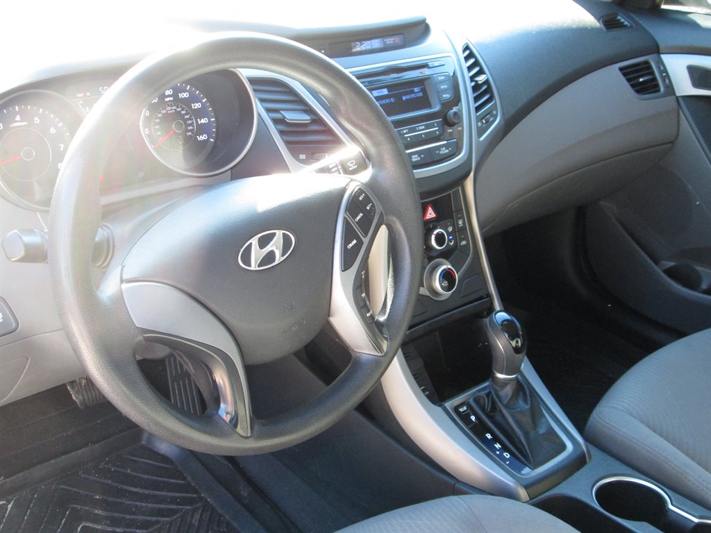 2015 Hyundai Elantra SE photo
