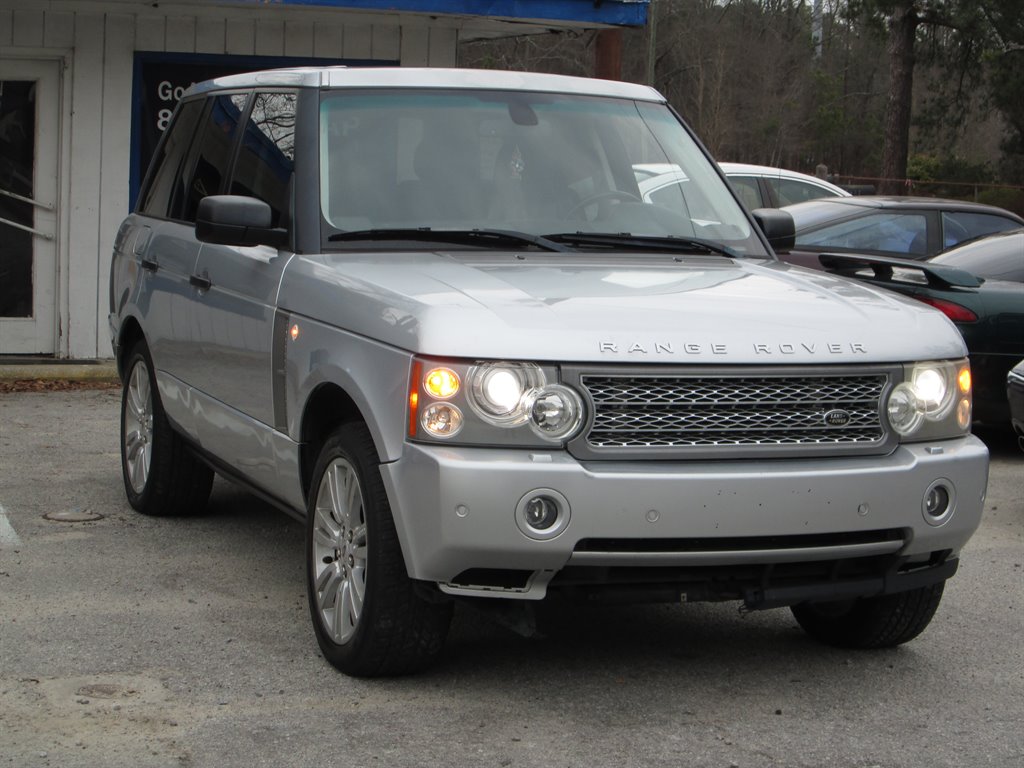 The 2009 Land Rover Range Rover Supercharged photos