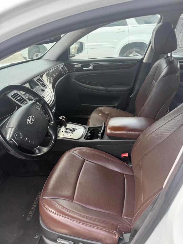 2013 Hyundai Genesis