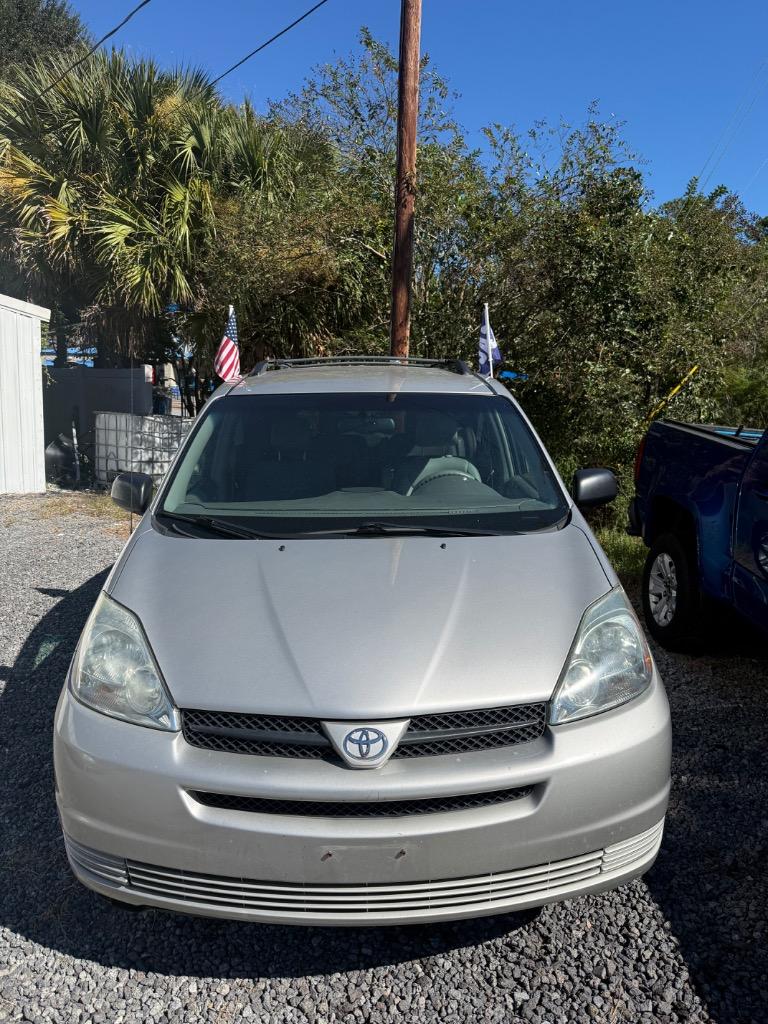2004 Toyota Sienna - $4,999