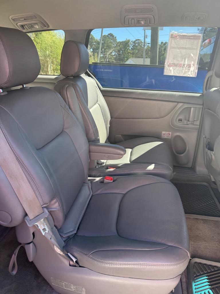 2004 Toyota Sienna - $4,999