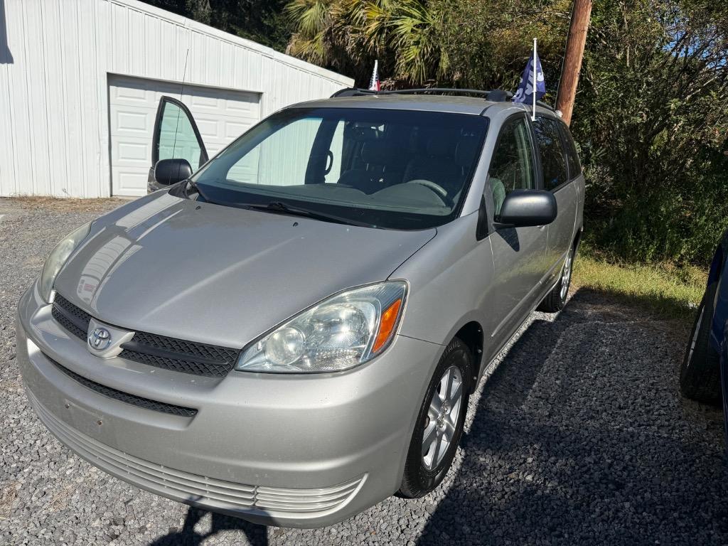 2004 Toyota Sienna - $4,999